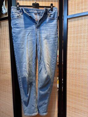 American Eagle Light Wash Curvy Mom Jeans